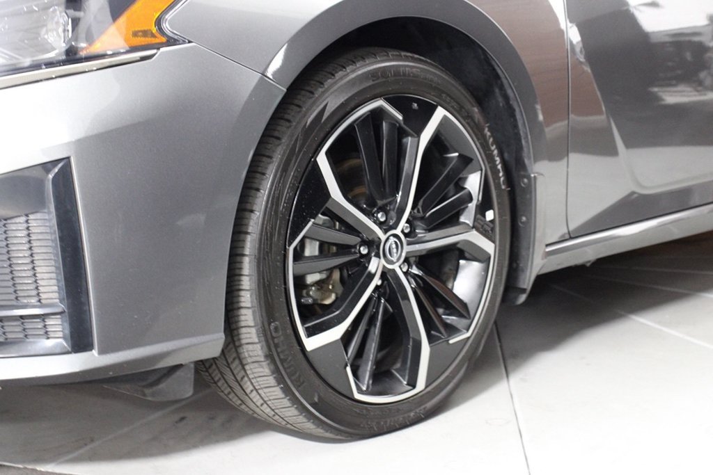 Used 2023 Nissan Altima 2.5 SR w/ SR Premium Package FWD image 3