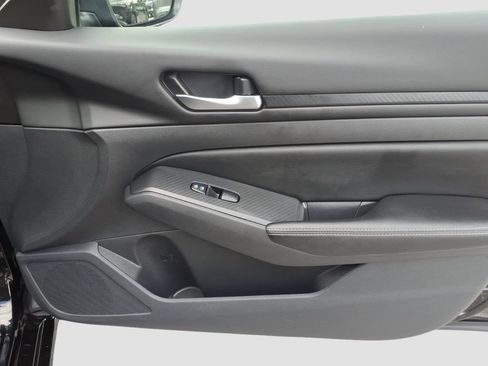 Used 2024 Nissan Altima 2.5 SV FWD image 14
