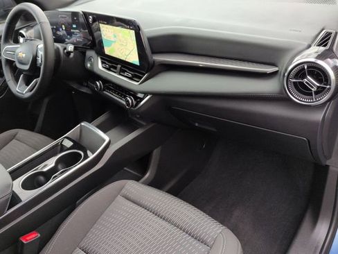 Used 2025 Chevrolet Equinox LT FWD image 29