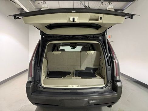 Used 2020 Cadillac Escalade Premium Luxury w/ LPO, Radiant Package AWD/4WD image 7