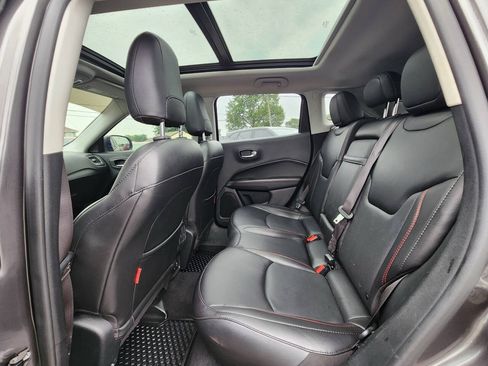 Used 2019 Jeep Compass Trailhawk w/ Leather Interior Group AWD/4WD image 17