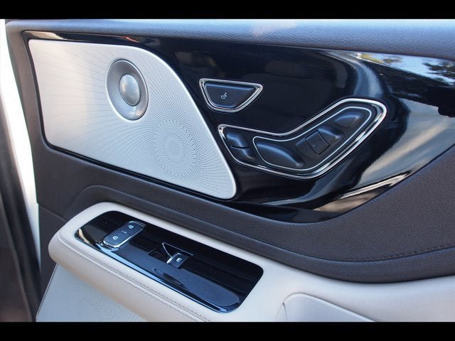 Used 2022 Lincoln Aviator Reserve w/ Equipment Group 201A AWD/4WD image 13