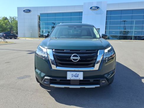 Used 2023 Nissan Pathfinder SL w/ SL Premium Package AWD/4WD image 8