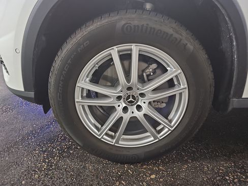 Used 2025 Mercedes-Benz GLC 300 4MATIC image 30