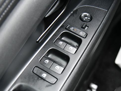 Used 2025 Hyundai Elantra Sport image 29