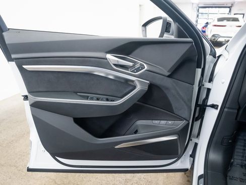Used 2023 Audi e-tron S Premium Plus image 18