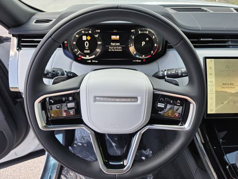 Used 2026 Land Rover Range Rover Sport SE image 14