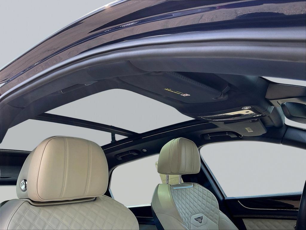 Used 2021 Bentley Bentayga AWD/4WD image 27