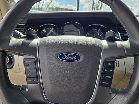 Used 2010 Ford Taurus SEL image 19