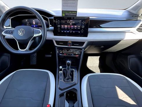 Used 2025 Volkswagen Taos SE image 8