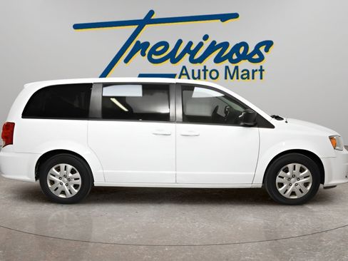 Used 2018 Dodge Grand Caravan SE w/ UConnect Hands-Free Group FWD image 5