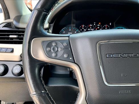 Used 2020 GMC Yukon XL Denali w/ Denali Premium Package image 24