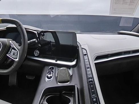 Used 2022 Chevrolet Corvette Stingray Premium Conv w/ Z51 Performance Package RWD image 18
