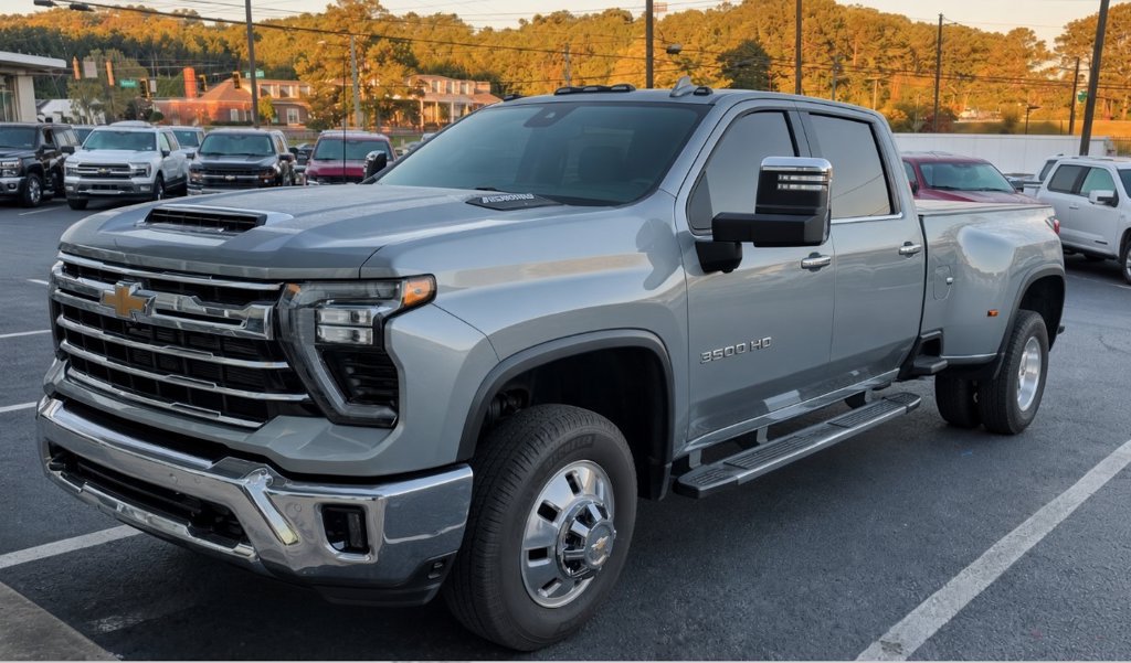 Used 2024 Chevrolet Silverado 3500 LTZ AWD/4WD image 3