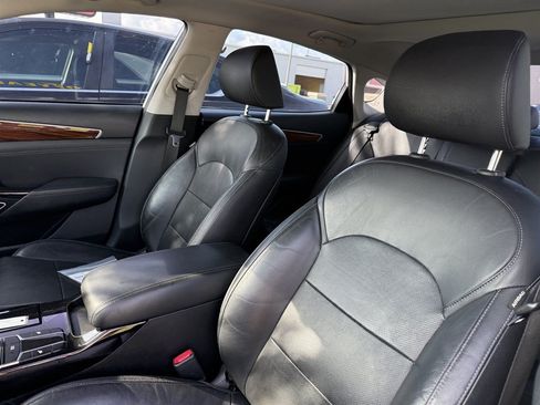 Used 2017 Kia Cadenza Premium w/ Luxury Package FWD image 10