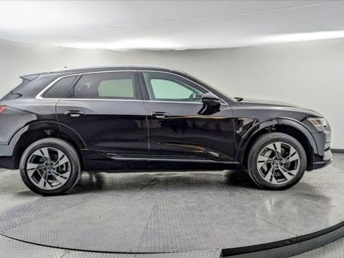 Used 2023 Audi e-tron Premium image 9