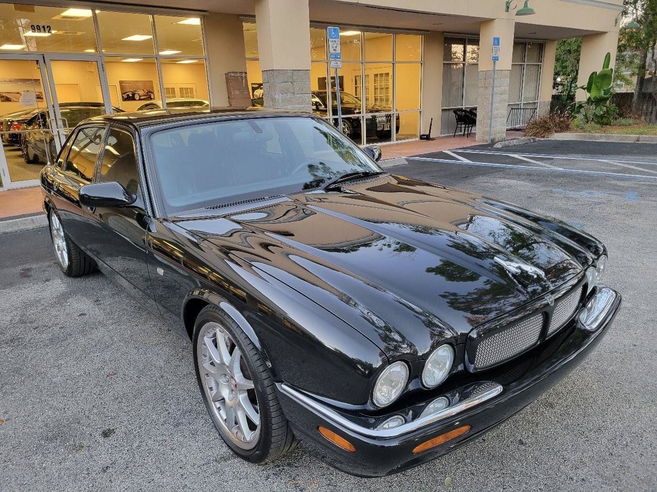 Used 2002 Jaguar XJ8 RWD image 2