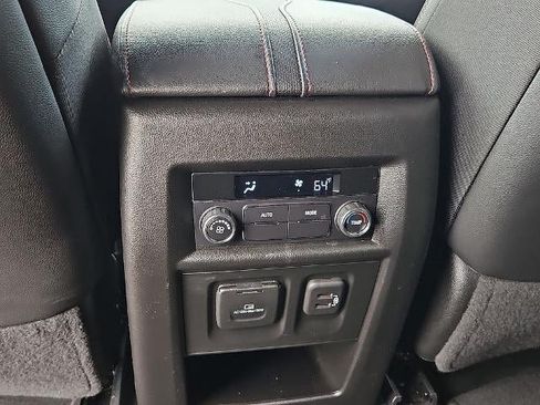 Used 2023 Chevrolet Traverse RS FWD image 21