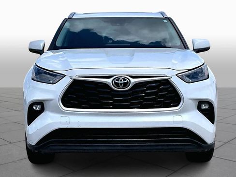 Used 2022 Toyota Highlander XLE image 4