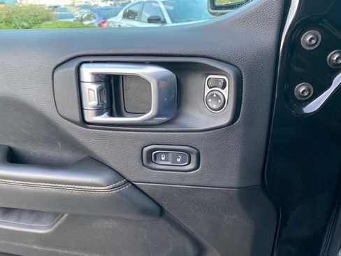Used 2024 Jeep Wrangler Unlimited Sahara AWD/4WD image 19