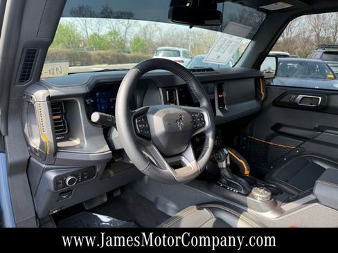 Used 2024 Ford Bronco Badlands image 11