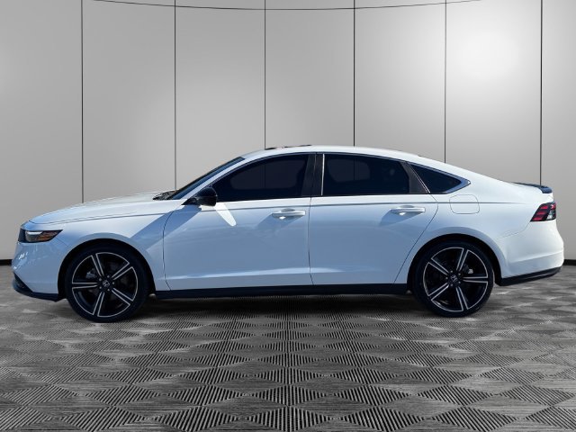 Used 2023 Honda Accord Sport image 2
