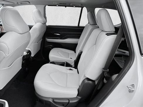 Certified 2025 Toyota Grand Highlander AWD image 18