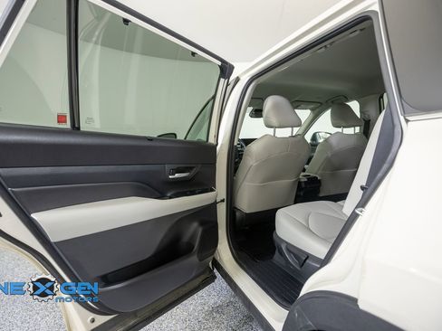 Used 2024 Toyota Grand Highlander AWD image 25