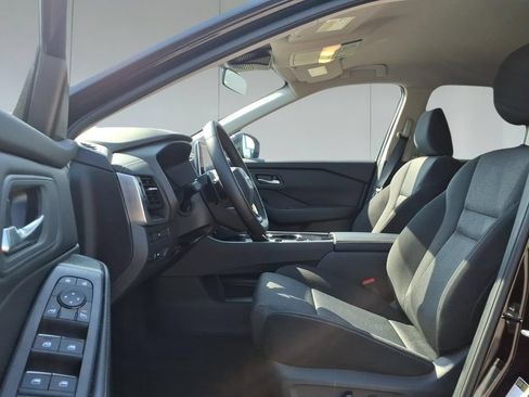 Used 2025 Nissan Rogue SV FWD image 15