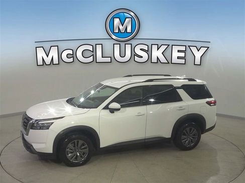 Used 2025 Nissan Pathfinder SV image 1