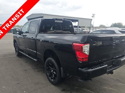 Used 2018 Nissan Titan SL w/ Midnight Edition image 5