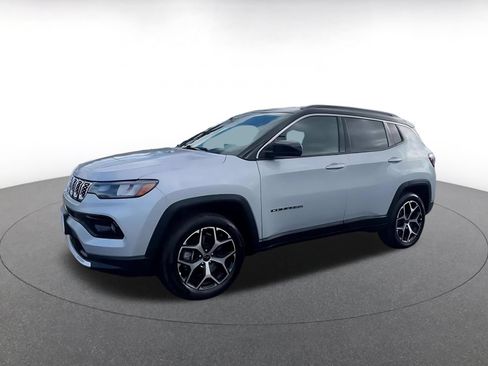 Used 2025 Jeep Compass Limited AWD/4WD image 8
