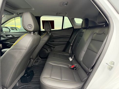 Used 2025 Chevrolet Trax ACTIV w/ Sunroof Package image 15