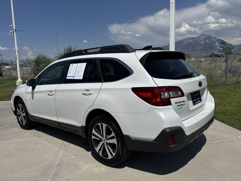 Used 2019 Subaru Outback 2.5i Limited AWD/4WD image 3