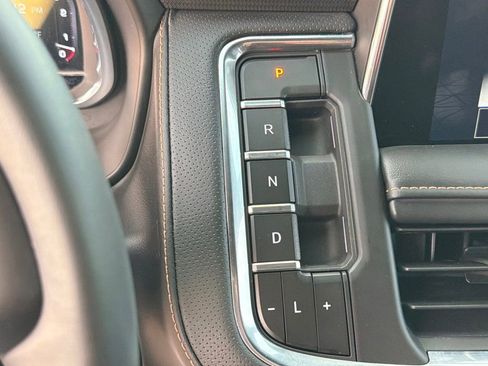 Used 2024 GMC Yukon XL AT4 w/ AT4 Premium Package image 17