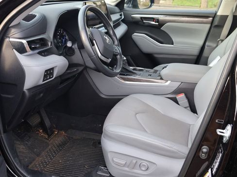 Used 2021 Toyota Highlander Limited image 5