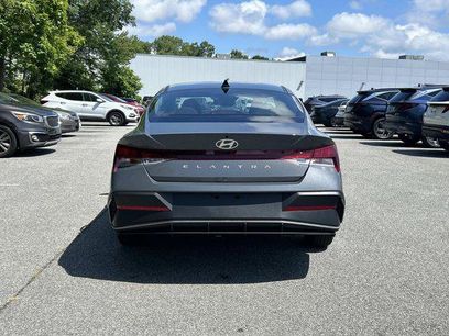 New 2026 Hyundai Elantra SE