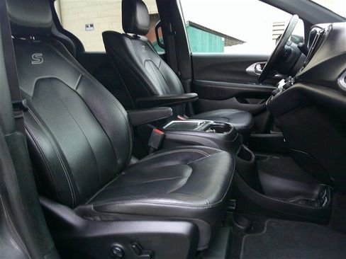 Used 2018 Chrysler Pacifica Touring-L Plus w/ S Appearance Package FWD image 22