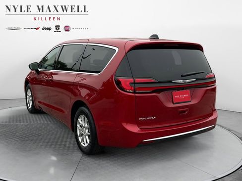 New 2026 Chrysler Pacifica Select image 14