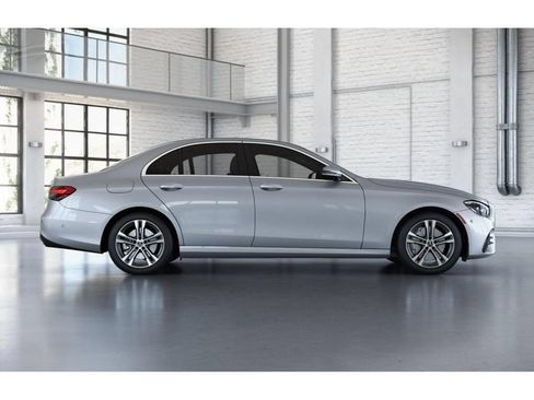 Certified 2022 Mercedes-Benz E 350 4MATIC Sedan image 2