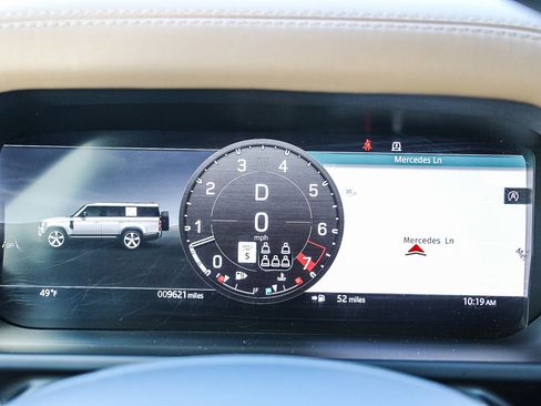 Used 2025 Land Rover Defender 130 X-Dynamic SE image 22