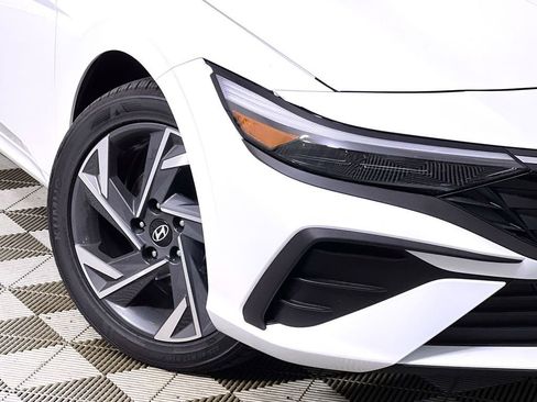 Used 2025 Hyundai Elantra Sport image 12