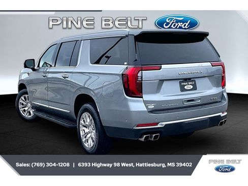 Used 2025 GMC Yukon XL Denali AWD/4WD image 2