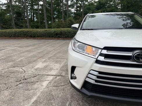 Used 2017 Toyota Highlander XLE FWD image 16