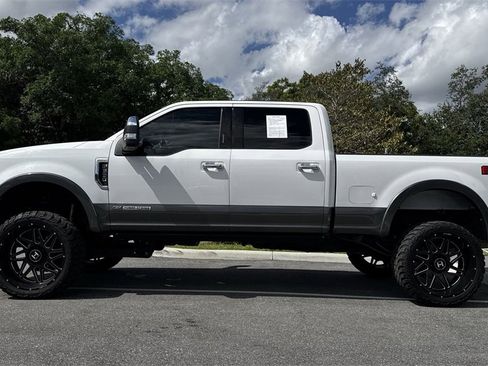 Used 2017 Ford F350 Lariat w/ Chrome Package image 28