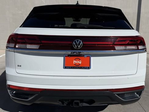Used 2024 Volkswagen Atlas Cross Sport SE image 4