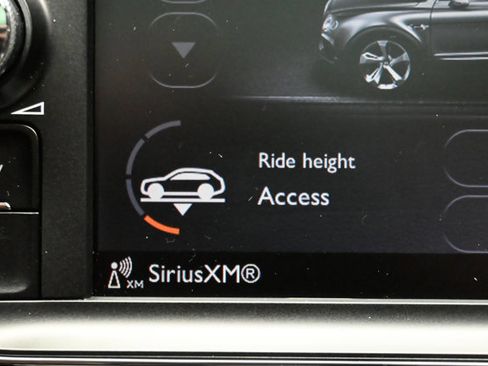 Used 2019 Bentley Bentayga image 19