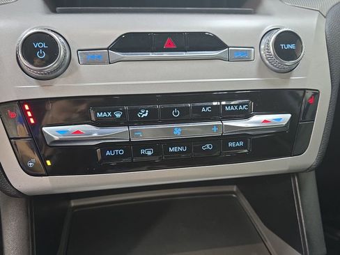 Used 2023 Ford Explorer XLT w/ Equipment Group 202A image 24