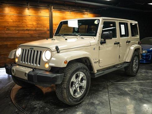 Used 2016 Jeep Wrangler Unlimited Sahara w/ Connectivity Group AWD/4WD image 2