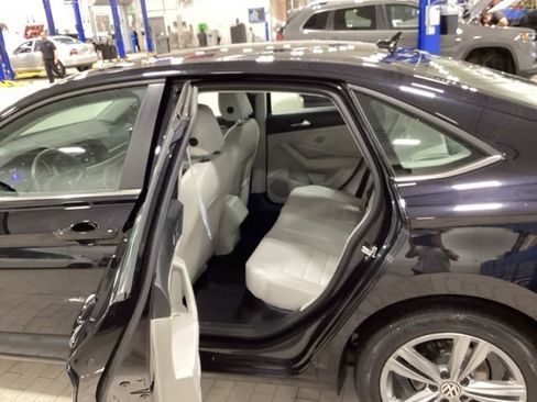 Used 2024 Volkswagen Jetta SE image 12